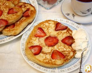 Панкейки с клубникой