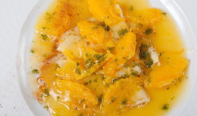 Постные блины с фруктовым соусом