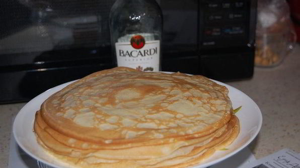 ромовые блинчики с фруктами