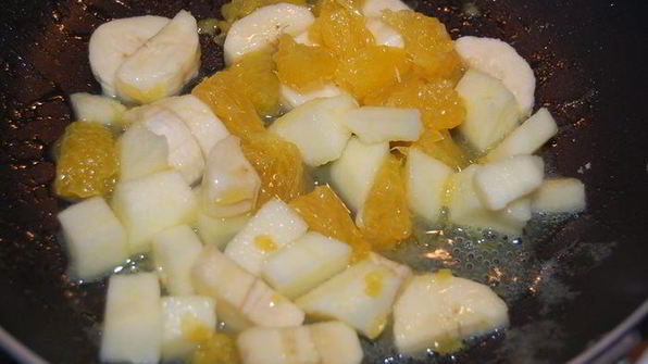 ромовые блинчики с фруктами