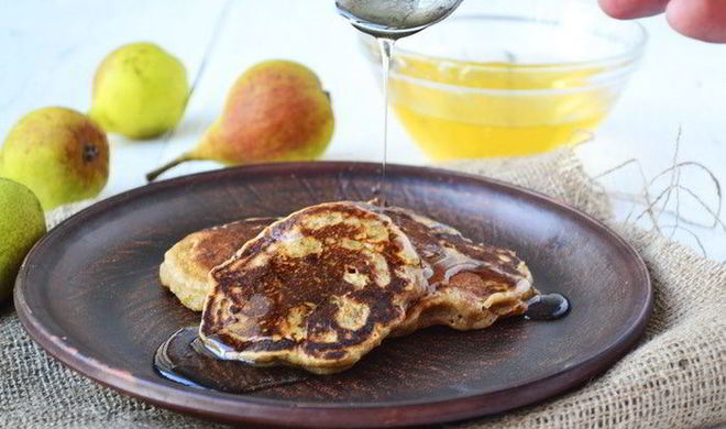 Ржаные панкейки с грушами
