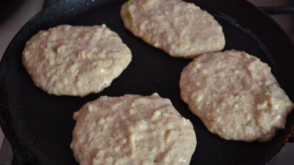 ржаные панкейки с грушами