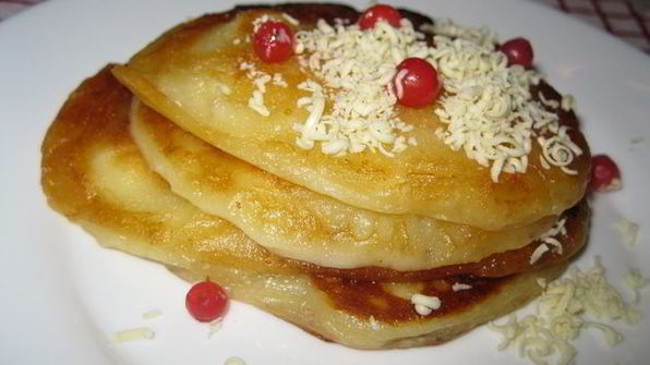 творожные блинчики с брусникой и белым шоколадом