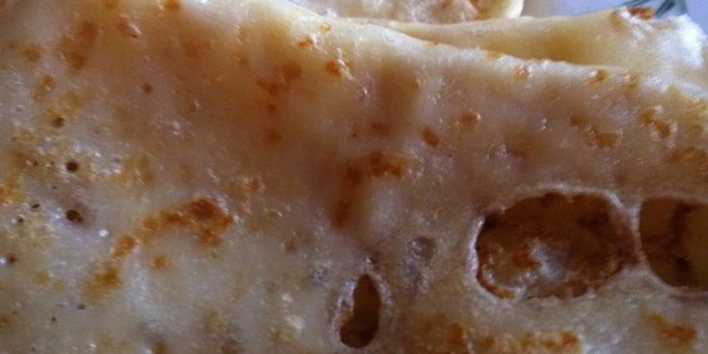 Рецепт золотистых дырявых блинчиков к русской масленице