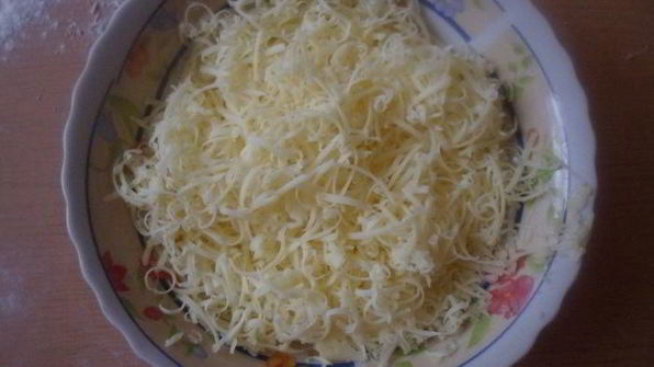 булочки аппетитные с сыром и ветчиной