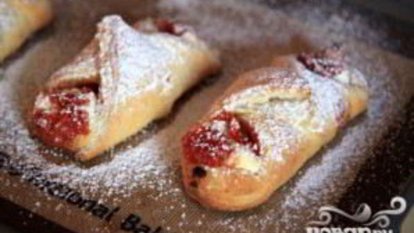 булочки с гуавой и сливочным сыром