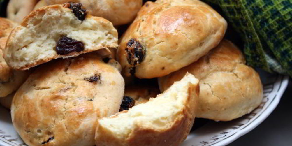Рецепт булочек с изюмом