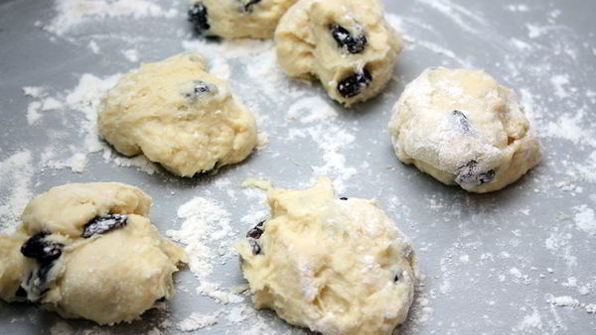 булочки с изюмом