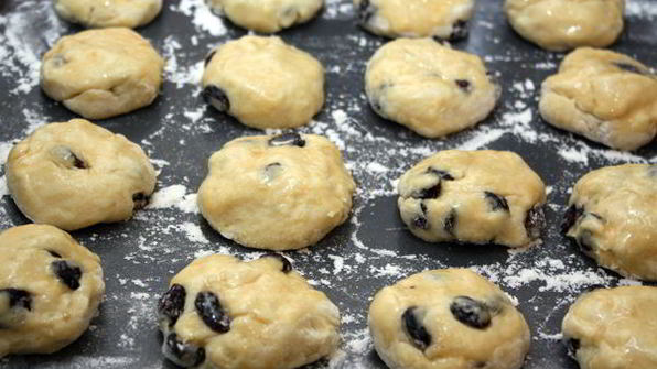 булочки с изюмом