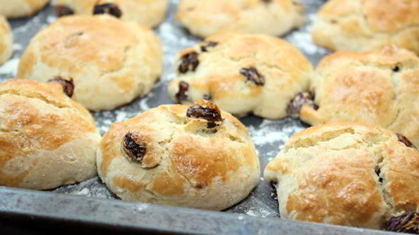 булочки с изюмом