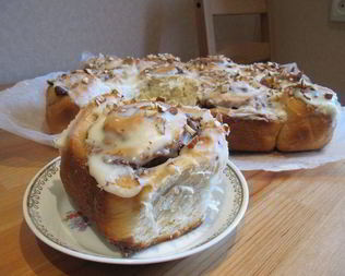 Булочки с корицей, шоколадом и миндалем