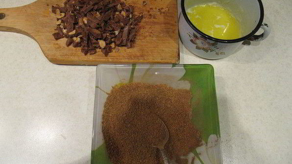 булочки с корицей, шоколадом и миндалем