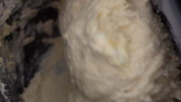 булочки с корицей в сметанной заливке