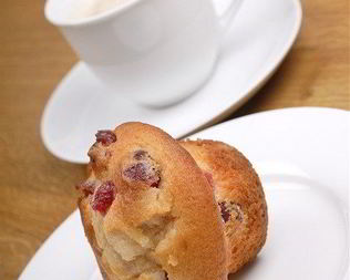 Булочки с вишней