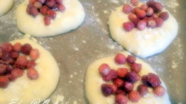 булочки с ягодами