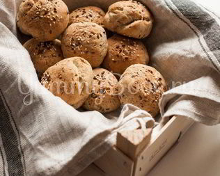 Булочки со льном и кунжутом