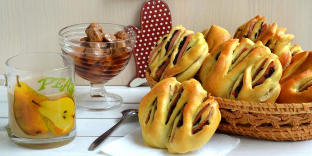 Рецепт булочек-тюльпанов с колбасой