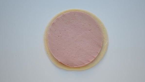 булочки-тюльпаны с колбасой