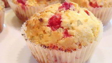 Дрожжевые булочки с вишней