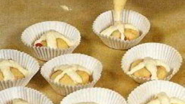 дрожжевые булочки с вишней