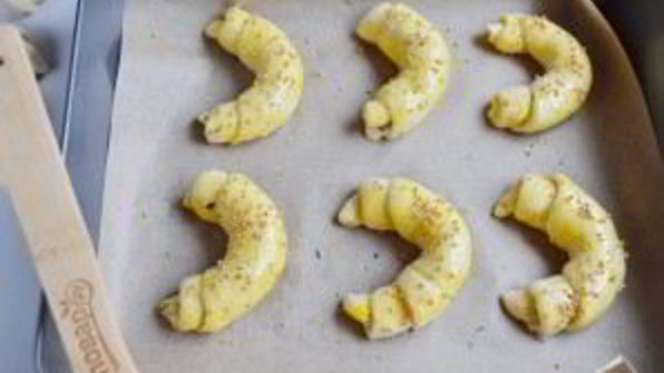 круассаны-рогалики с прованскими травами