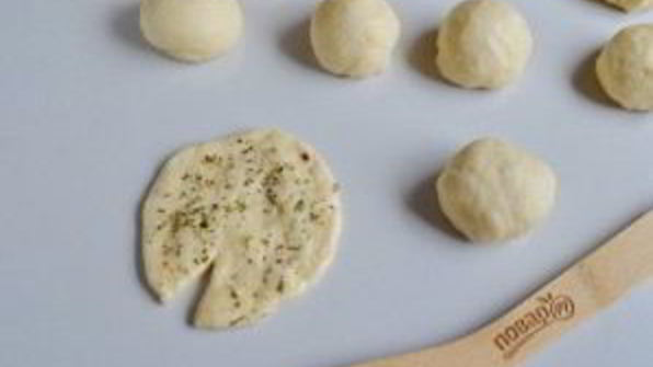 круассаны-рогалики с прованскими травами