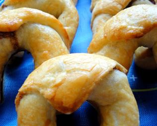 Круассаны с бананами и шоколадом