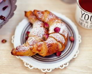 Круассаны с марципановой начинкой