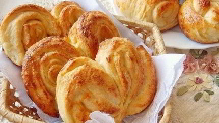 Мягкие плюшки с сахаром