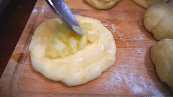 сдобные булочки с яблочной начинкой и ваше утро удалось