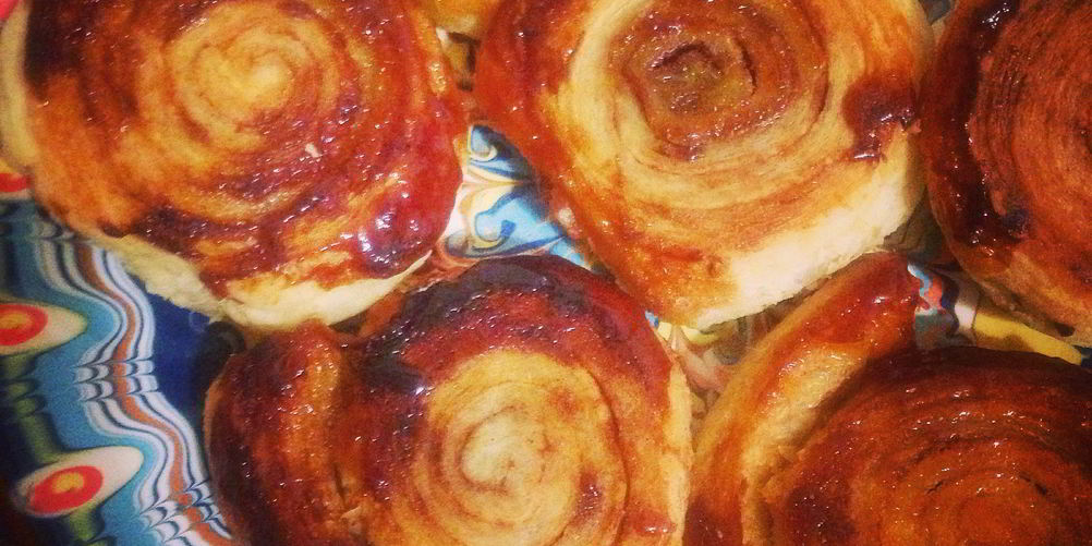 Рецепт слоеных булочек с корицей и медом