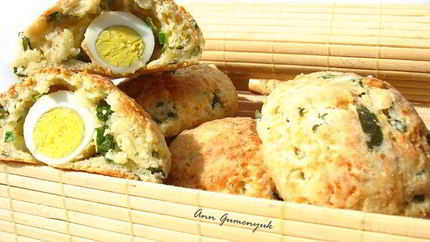 Сырные булочки с яйцом