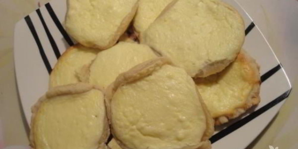 Рецепт ватрушек из слоеного бездрожжевого теста с творогом