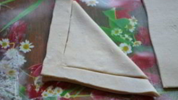 ватрушки из слоеного теста с творогом