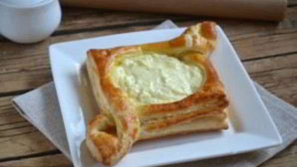 ватрушки из слоеного теста с творогом