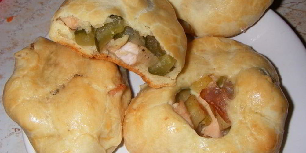 Рецепт ватрушек с огурцами и курицей