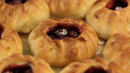 Ватрушки с вишней