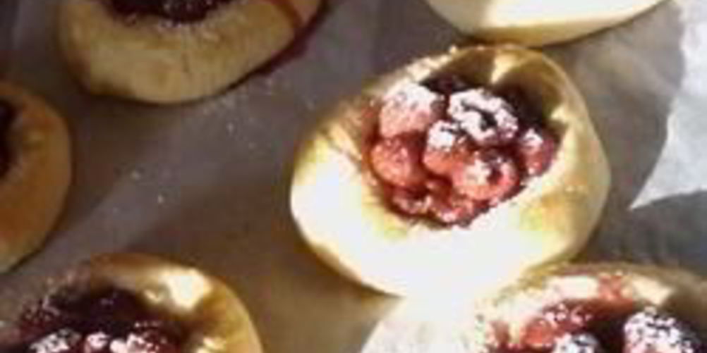 Рецепт ватрушек с ягодами