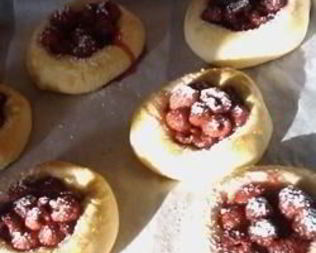 Ватрушки с ягодами