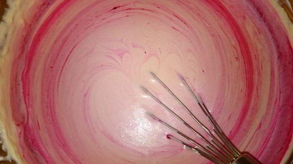 холодный розовый чизкейк