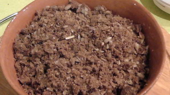 мясной чизкейк с соусом из черной смородины