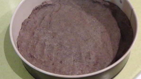 мясной чизкейк с соусом из черной смородины