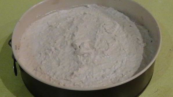 мясной чизкейк с соусом из черной смородины