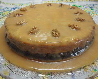 Ореховый чизкейк с карамельным соусом