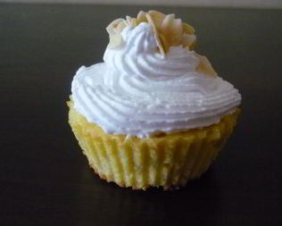 Капкейки с вишней и сливочным кремом