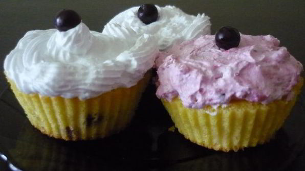 капкейки с вишней и сливочным кремом
