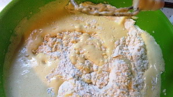 кекс на апельсиновом соке в шоколадной глазури