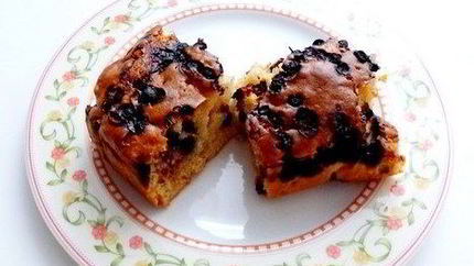 Кекс с белым шоколадом и черникой