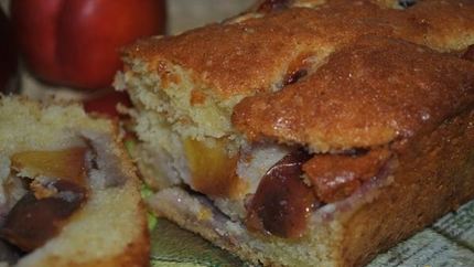 Кекс с карамелизированными нектаринами