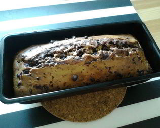 Кекс с шоколадом, орехами и маком